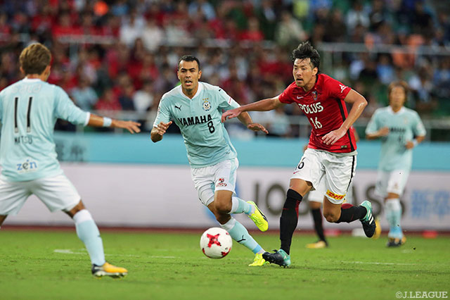 ボール奪取から素早いフィードで同点ゴールをアシストした青木 拓矢（浦和）【明治安田Ｊ１ 第26節 磐田vs浦和】