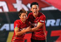 共に得点し、金沢を11試合ぶりの勝利に導いた金子 昌広（左）と佐藤 洸一（右）【明治安田Ｊ２ 第33節 金沢vs名古屋】