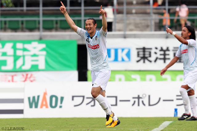 ボール奪取からの華麗なループシュートで決勝点を奪取した原 一樹（讃岐）【明治安田Ｊ２ 第34節 岡山vs讃岐】