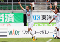 ボール奪取からの華麗なループシュートで決勝点を奪取した原 一樹（讃岐）【明治安田Ｊ２ 第34節 岡山vs讃岐】