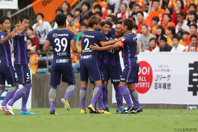 6分にCKから水本 裕貴の先制ヘッドで早々とリードした広島【明治安田Ｊ１ 第27節 清水vs広島】