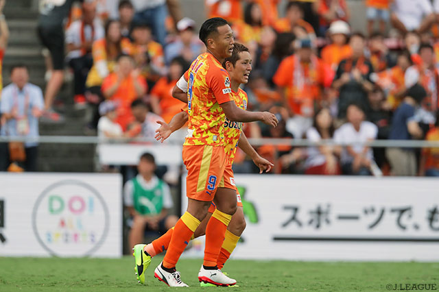交代出場の鄭 大世の同点ヘッドで追い付いた清水【明治安田Ｊ１ 第27節 清水vs広島】