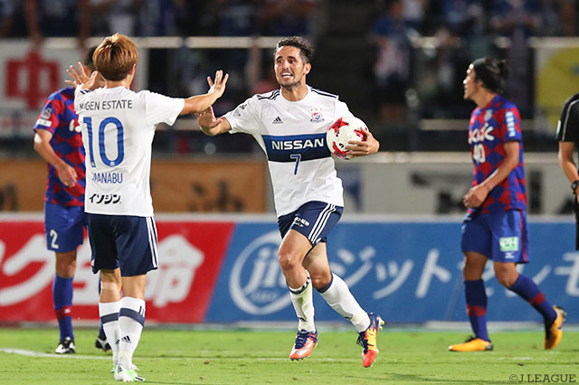 反撃の1点を押し込んだウーゴ ヴィエイラ（横浜FM）【明治安田Ｊ１ 第27節 甲府vs横浜FM】