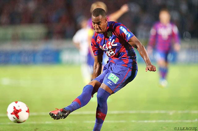 甲府のＪ１通算250得点目となる決勝PKを決めたリンス【明治安田Ｊ１ 第27節 甲府vs横浜FM】