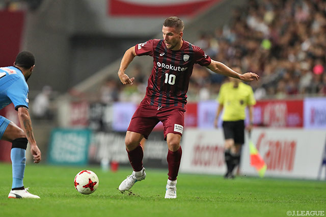 アグレッシブなプレーでチャンスに絡んだルーカス ポドルスキ（神戸）【明治安田Ｊ１ 第27節 神戸vs川崎Ｆ】