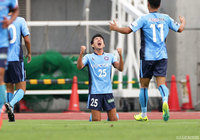 今季初の3連勝に導く殊勲の逆転ゴールを決めた西山 峻太（YS横浜）【明治安田Ｊ３ 第24節 相模原vsYS横浜】