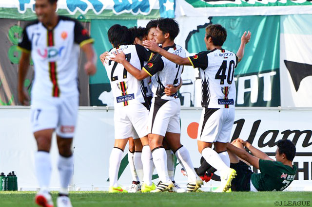 交代出場の池上 丈二のＪ初得点で劇的な逆転勝利を収めた山口【明治安田Ｊ２ 第34節 松本vs山口】