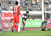 試合終盤、庄司 悦大のゴールで1点差に追い上げた岐阜【明治安田Ｊ２ 第34節 岐阜vs福岡】