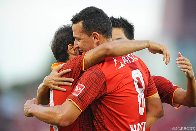 CKからＪ初得点となる先制ヘッドを決めたワシントン（名古屋）【明治安田Ｊ２ 第34節 名古屋vs東京Ｖ】