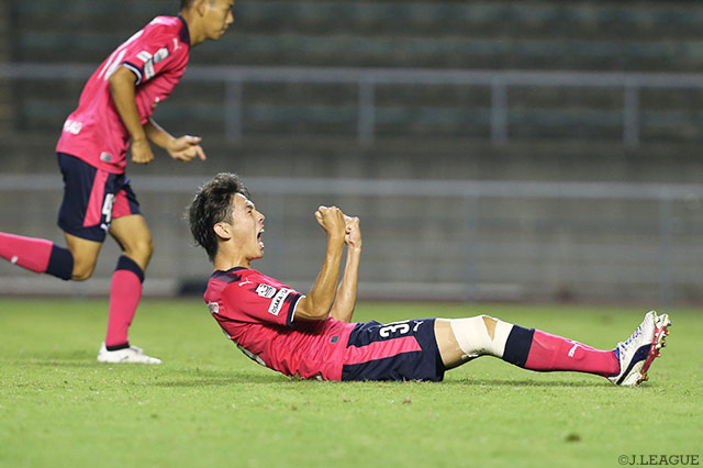 巧みなドリブルから起死回生の同点ゴールを決めた西本 雅崇（Ｃ大23）【明治安田Ｊ３ 第24節 Ｃ大23vs福島】