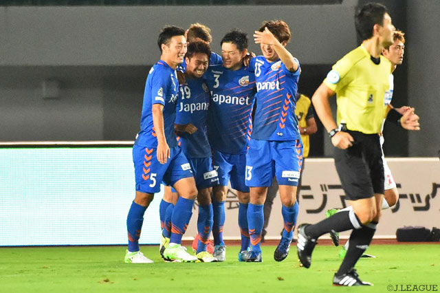 CKをヒールキックで合わせる技ありの先制点を決めた澤田 崇（長崎 #19）【明治安田Ｊ２ 第34節 長崎vs千葉】