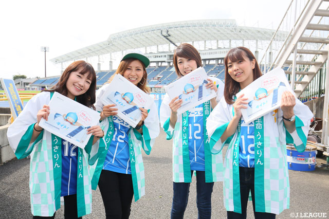 明治安田生命のお姉さんたちもスタジアムに駆け付けています！【明治安田Ｊ２ 第35節 水戸vs松本】