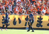 山瀬 功治の先制直後に2試合連続となるゴールを決めた松田 力(福岡)【明治安田J2 第35節 福岡vs山口】