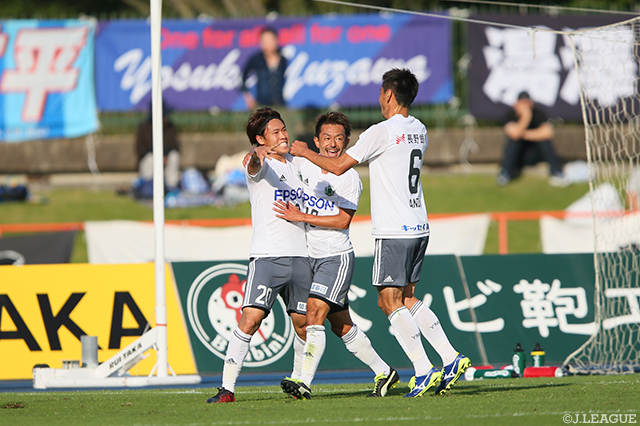 29分に左足で決勝ゴールを決めた石原 崇兆（松本）【明治安田Ｊ２ 第35節 水戸vs松本】