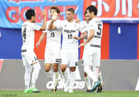 巧みなドリブルから追加点を豪快に決めたルーカス ポドルスキ(神戸)【明治安田J1 第28節 新潟vs神戸】