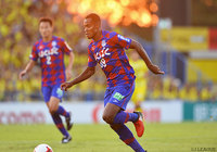 前線で躍動し、再三ゴールに迫ったリンス（甲府）【明治安田Ｊ１ 第28節 柏vs甲府】