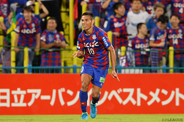 鮮やかなシュートで古巣から値千金の決勝点を奪取したドゥドゥ（甲府）【明治安田Ｊ１ 第28節 柏vs甲府】