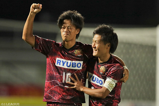 狙い澄ましたシュートで2試合連続の決勝点を奪った富所 悠（琉球）【明治安田Ｊ３ 第25節 琉球vsＣ大23】