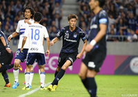 78分に得意のヘディングで同点ゴールを決めた長沢 駿（Ｇ大阪）【明治安田Ｊ１ 第28節 Ｇ大阪vs横浜FM】