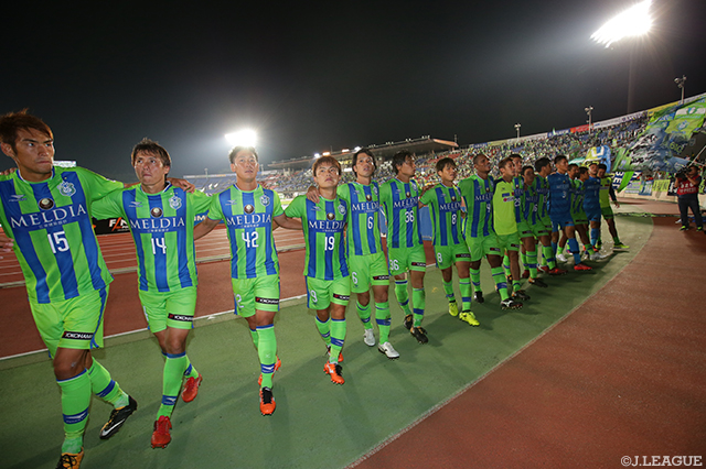 ４ゴールを奪い快勝の湘南は11戦負けなしで首位の座をがっちりキープ【明治安田Ｊ２ 第35節 湘南vs金沢】