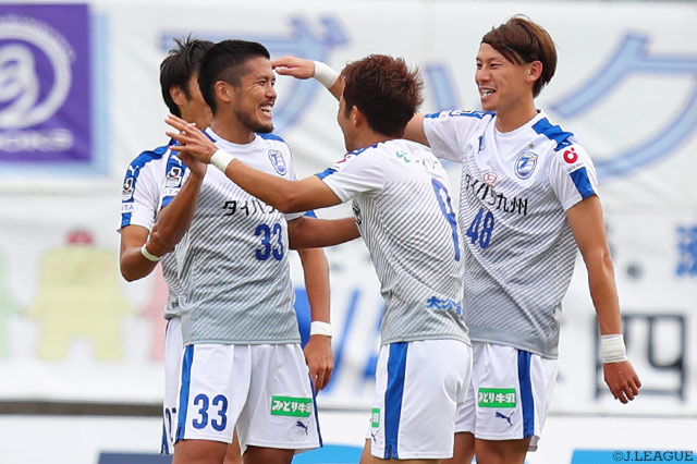 強烈なボレーシュートで追加点を奪った鈴木 惇（大分）【明治安田Ｊ２ 第35節 岡山vs大分】