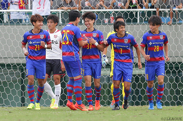 先制から2分後に橋本 拳人（#37）が追加点を押し込み、2点差としたＦ東23【明治安田Ｊ３ 第25節 Ｆ東23vs盛岡】