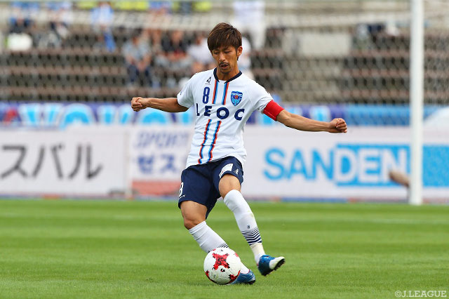 右サイドからのクロスで同点ゴールをお膳立てした佐藤 謙介（横浜FC）【明治安田Ｊ２ 第35節 群馬vs横浜FC】