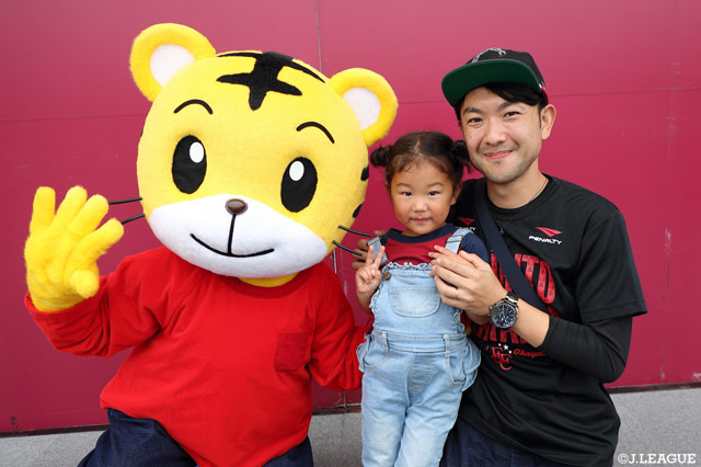 しまじろうと一緒にパシャリ！【明治安田Ｊ２ 第35節 岡山vs大分】