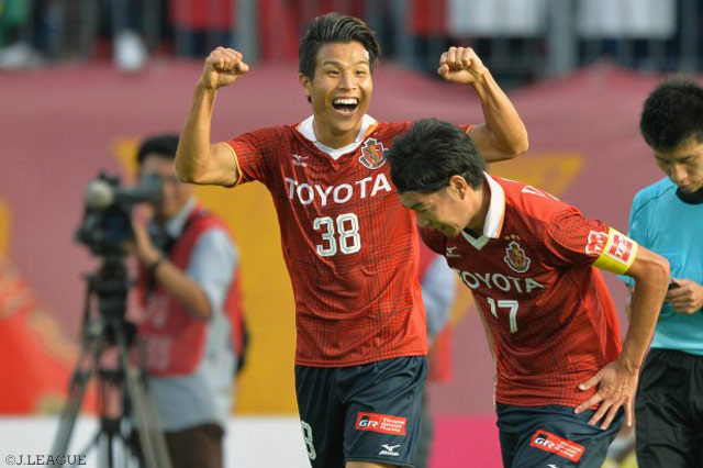 大量得点を締め括る6点目を挙げた永井 龍（名古屋）【明治安田Ｊ２ 第35節 岐阜vs名古屋】