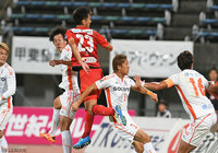 CKからヘディングシュートで追加点を流し込んだ小谷 祐喜（熊本）【明治安田Ｊ２ 第35節 熊本vs愛媛】