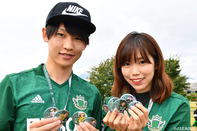 お気に入りの選手の缶バッチは当たったかな！？【明治安田Ｊ２ 第36節 松本vs熊本】