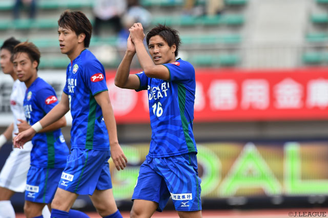 追加点を奪取し、今季リーグ戦20点目をマークした渡 大生（徳島）【明治安田Ｊ２ 第36節  徳島vs群馬】