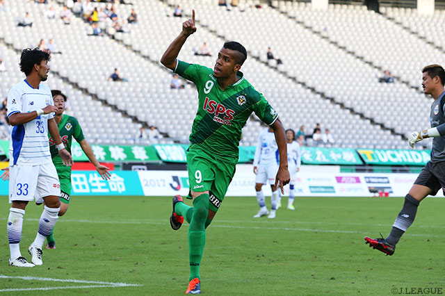 10分間で2得点を決め、勝利を引き寄せたドウグラス ヴィエイラ（東京Ｖ）【明治安田Ｊ２ 第36節  東京Ｖvs山形】