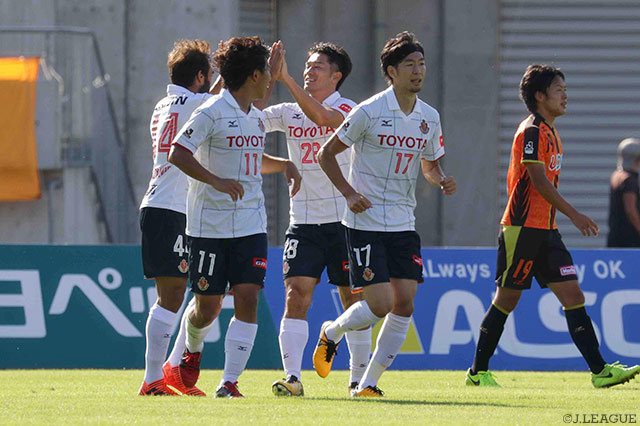 第15節以来となるゴールで試合の均衡を破った玉田 圭司（名古屋）【明治安田Ｊ２ 第36節  山口vs名古屋】