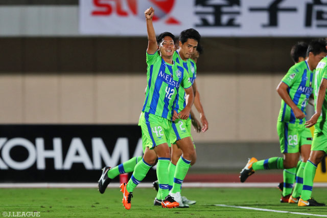 Ｊリーグ初出場で初得点を見事に決めた高橋 諒（湘南）【明治安田Ｊ２ 第36節  湘南vs水戸】