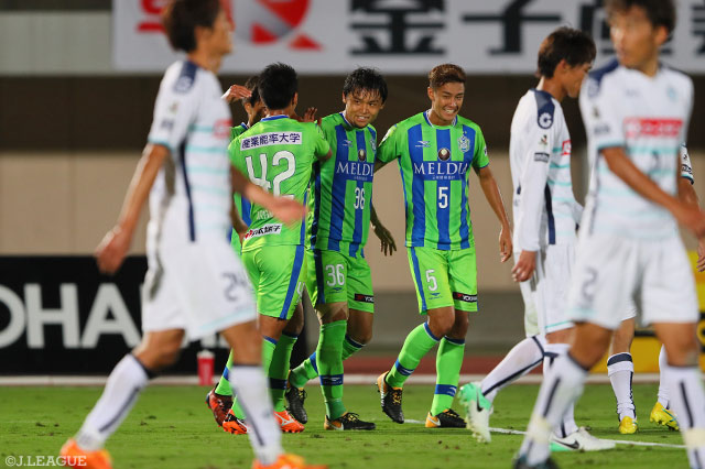 岡本 拓也（#36）のクロスがオウンゴールを誘い、ホーム3連勝を飾った湘南【明治安田Ｊ２ 第36節  湘南vs水戸】