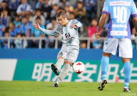 交代出場から4分後に直接FKを決めて、同点とした石津 大介（福岡）【明治安田Ｊ２ 第36節  横浜FCvs福岡】