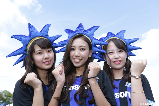 ガンバの勝利を祈って、女子3人組の応援の準備は完璧！【ルヴァンカップ準決勝 第2戦 Ｇ大阪vsＣ大阪】