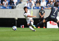 体勢を崩しながらも狙い澄ました一撃で先制点を決めた柿谷 曜一朗（Ｃ大阪）【ルヴァンカップ 準決勝 第2戦 Ｇ大阪vsＣ大阪】