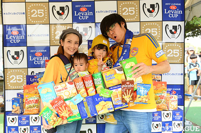 ナイスのリアクションを取る仙台サポーターの一家【ルヴァンカップ 準決勝 第2戦 川崎Ｆvs仙台】