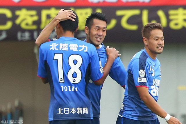 後半序盤の49分にCKから決勝ヘッドを押し込んだ平出 涼（富山）【明治安田Ｊ３ 第26節 福島vs富山】