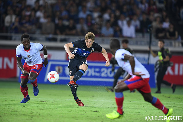 酒井 高徳（ハンブルガーSV／ドイツ）は、右サイドでエネルギッシュなプレー。左右両方をこなすポリバレントぶりは頼もしい限り【国際親善試合：日本vsハイチ】