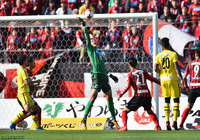 ゴールを死守し、5試合ぶりの無失点に貢献したク ソンユン（札幌）【明治安田Ｊ１ 第29節 札幌vs柏】