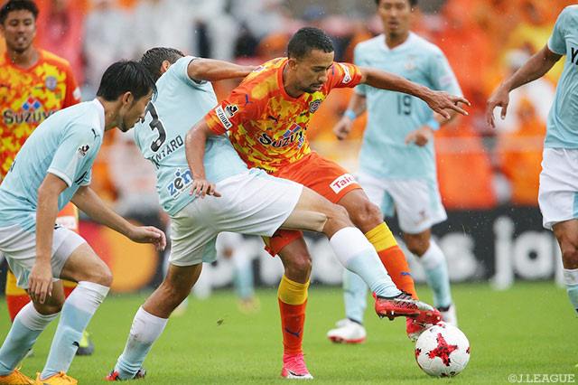 チアゴ アウベス（清水）は鋭いシュートを打つも惜しくも得点ならず【明治安田Ｊ１ 第29節 清水vs磐田】