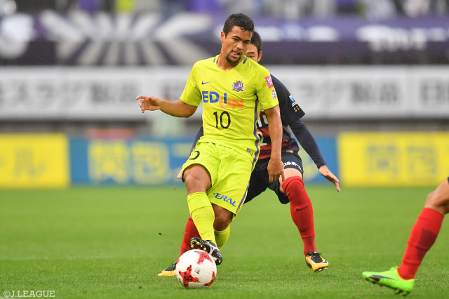 鋭いシュートでゴールを脅かしたフェリペ シウバ（広島）【明治安田Ｊ１ 第29節 鹿島vs広島】