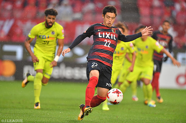 果敢な攻撃参加から追加点の起点となった西 大伍（鹿島）【明治安田Ｊ１ 第29節 鹿島vs広島】