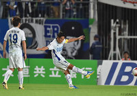 直接FKを見事に決めて勝利を大きく引き寄せた岩尾 憲（徳島）【明治安田Ｊ２ 第37節 岐阜vs徳島】