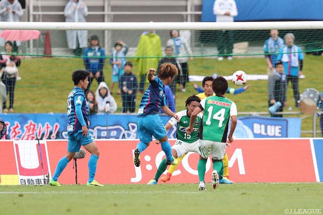 66分、ゴール前でフリーになった前山 恭平（秋田）が同点弾【明治安田Ｊ３ 第27節 相模原vs秋田】