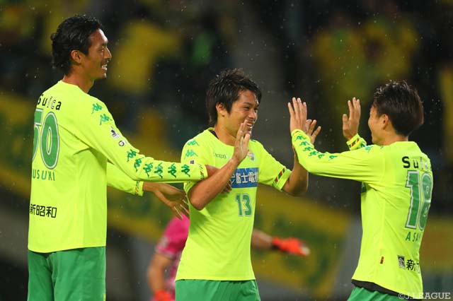  終了間際の89分に為田 大貴（#13）のゴールも決まり、ホームの千葉が5-1の快勝【明治安田Ｊ２ 第37節 千葉vs松本】