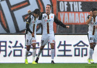レオナルド ラモスがこぼれ球をダイビングヘッドで押し込んで先制した山口【明治安田Ｊ２ 第37節 長崎vs山口】